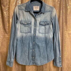 Abercrombie Fitch Womens M Bleach Washed Long Sleeve Denim Button Down Top Shirt
